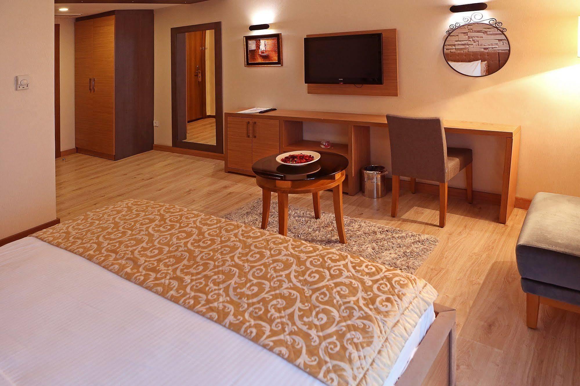 Imperial Park Hotel Izmit Exterior photo